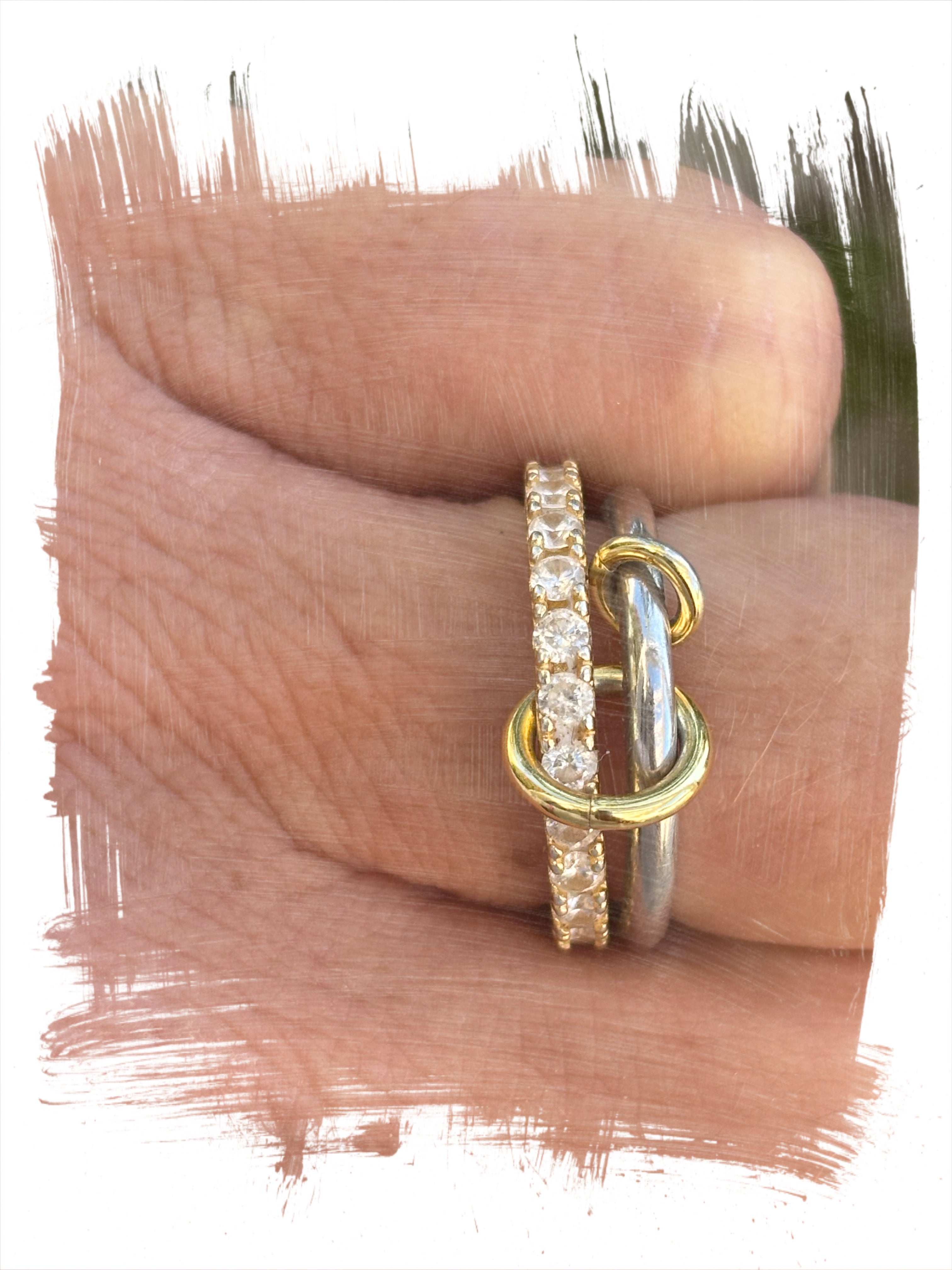 Exclusive sterling silver ring with sparkling zirconia – a symbol of timeless elegance